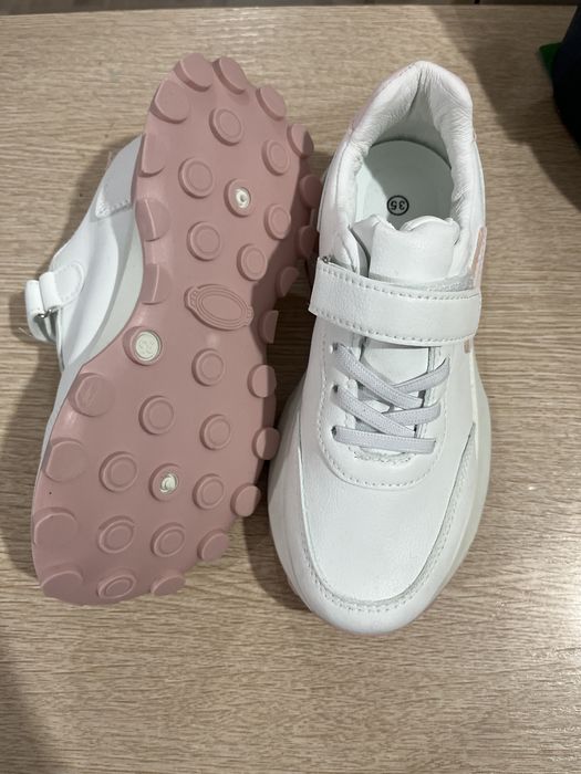 Детские кроссовки