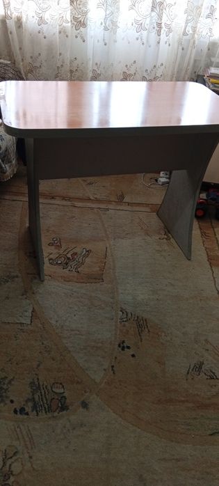 Продам кухонный стол б/у