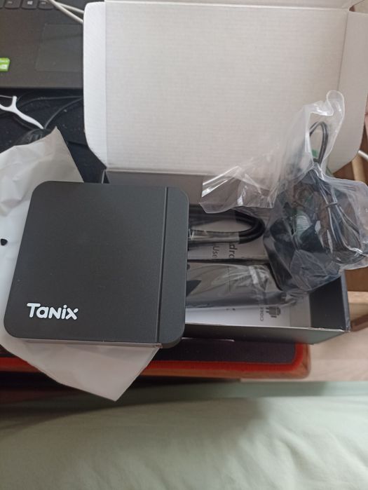 Андроид ТВ приставка Tanix W2 4GB+32GB+2.4G+5G