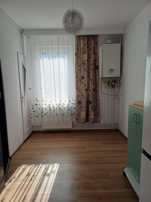 Apartament 2 camere, renovat recent, parter, 300 eur, Reghin