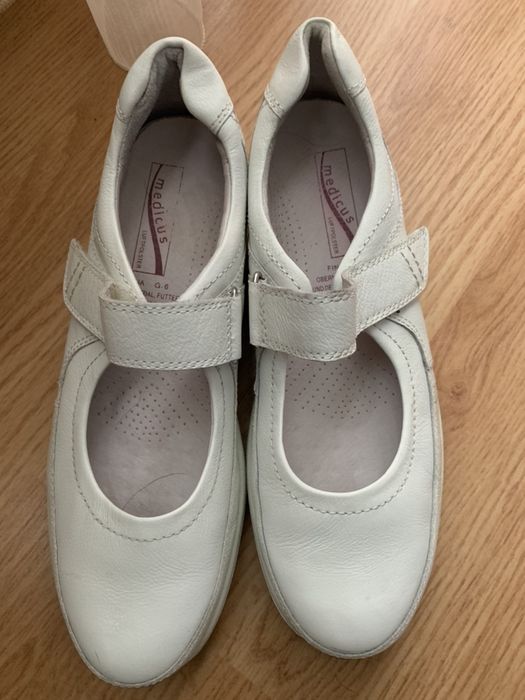 Pantofi piele ortopedici albi, impecabili, marimea 39 Ro