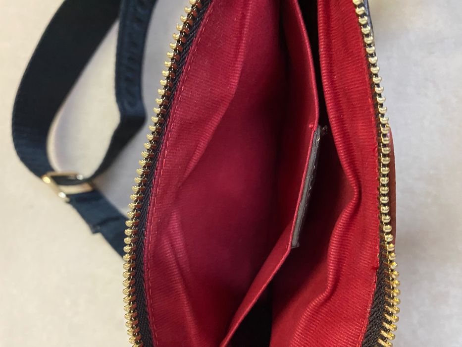 Geantă LV model Multi Pochette Accessoires cu baretă lată neagră