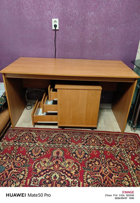 Письменный стол с тумбой