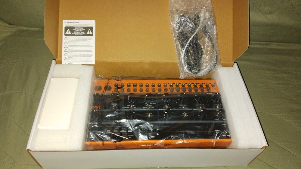 Sintetizator Semi Modular Crave