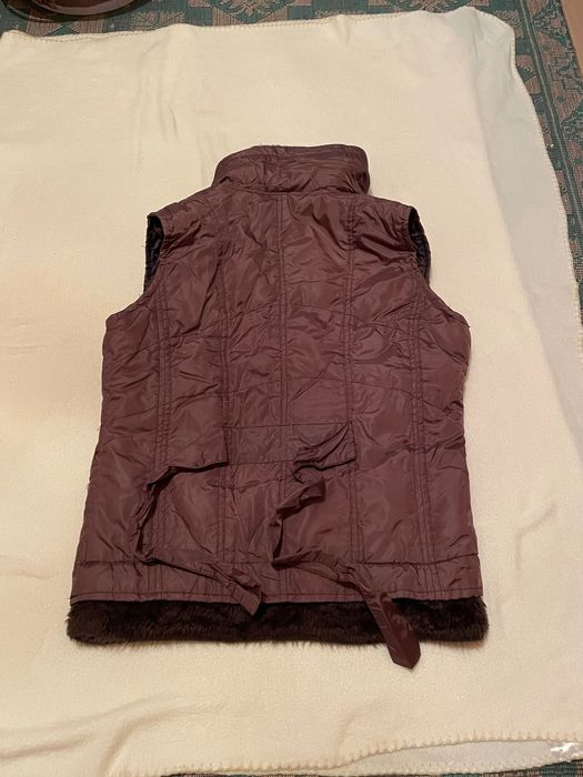 Удобно кафяво елече