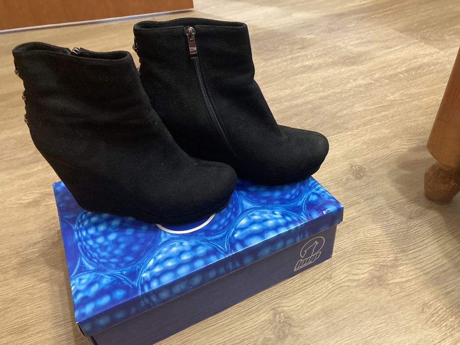 Велурени боти с платформа