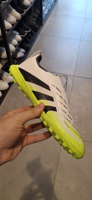 Нови стоножки adidas