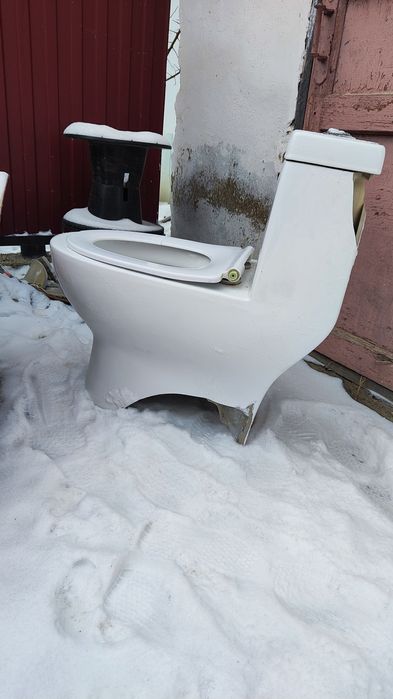 Продается унитаз