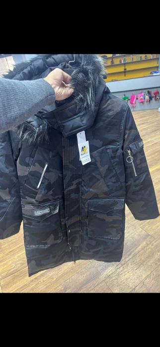 В продаже мужские куртки