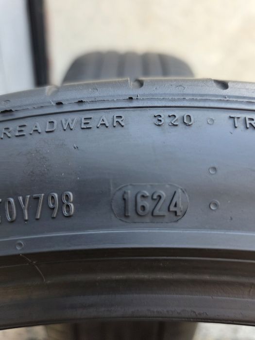 Vând două anvelope de vara pirelli p zero  245 40 20 dot 1624