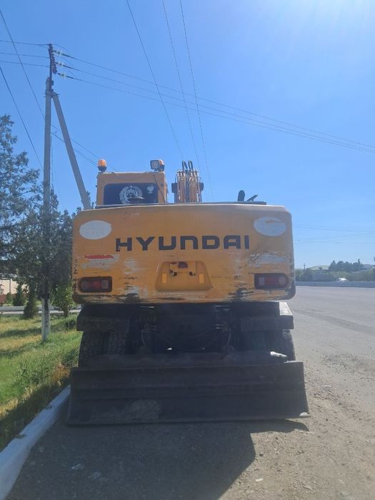 Hyundai Robex 1400W-7 g‘ildirakli ekskavatori.