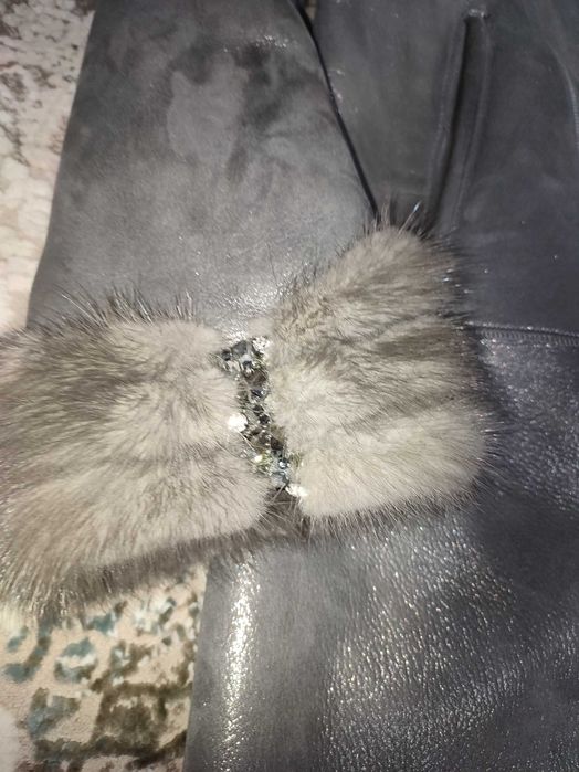 Красивая дубленка 48-50размер.