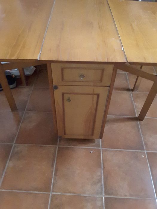 Vand masa din lemn rabatabila
