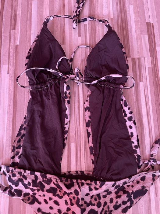 Цял изрязан бански