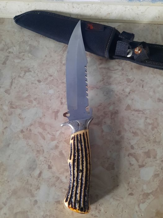 Cutit vanatoare, Depox, lama otel zimtata, 30 cm, teaca inclusa

Estim