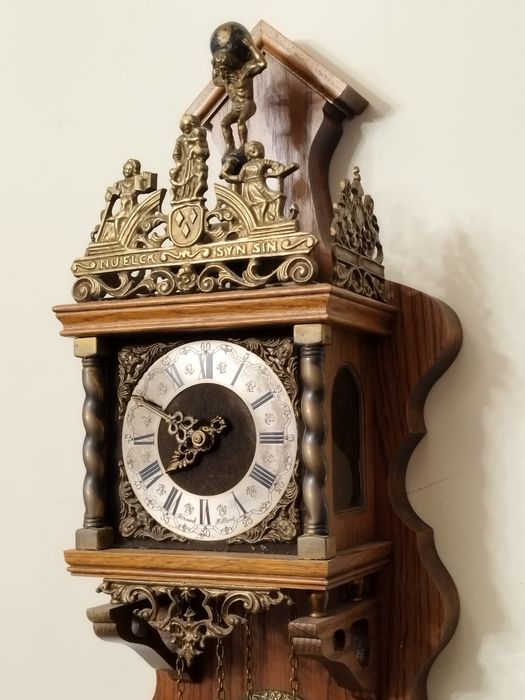 Антикварен стенен холандски часовник - Franz Hermle
Атлас