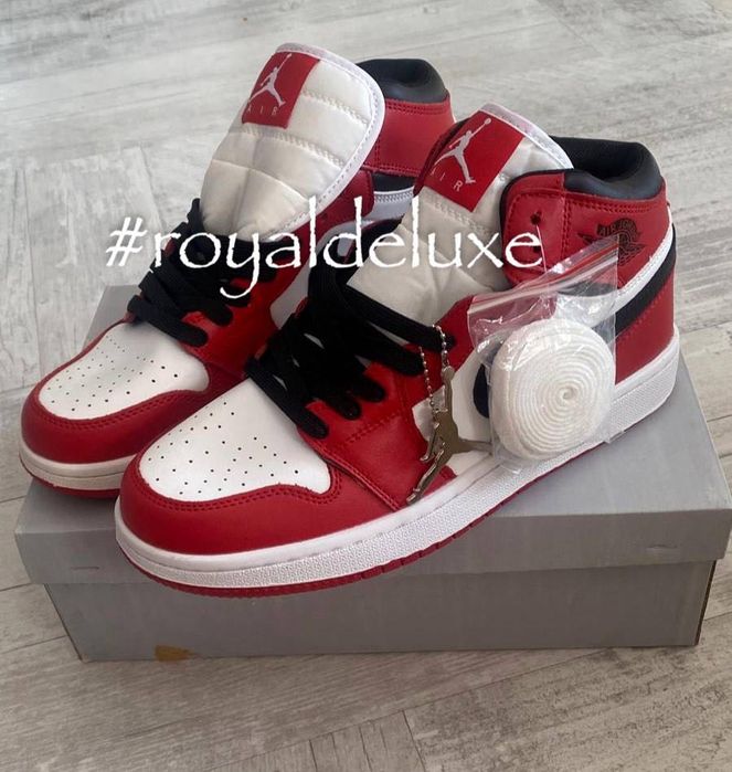 Adidasi bărbați pe stoc