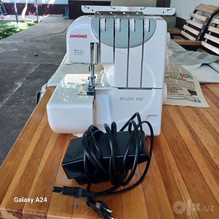 Janome MyLock 4952(Япония). Год гарантии/Металл/Комплект.