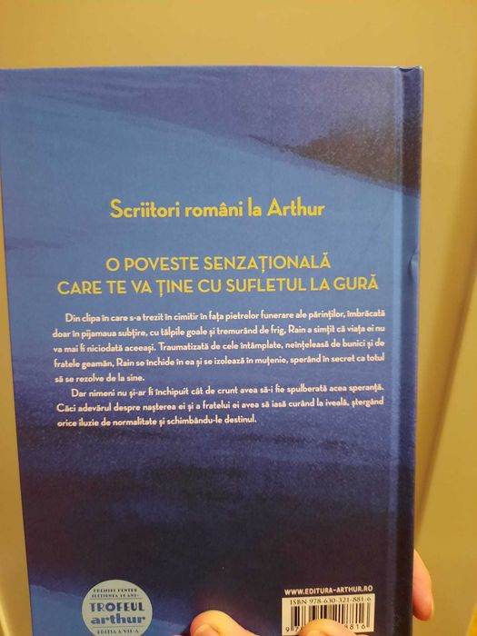 Romanul Născuți în spațiu