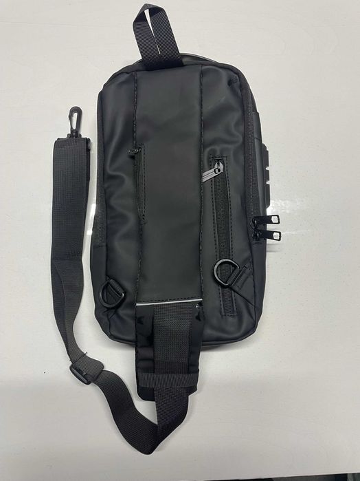 Чанта за през рамо с USB поддръжка за зареждане