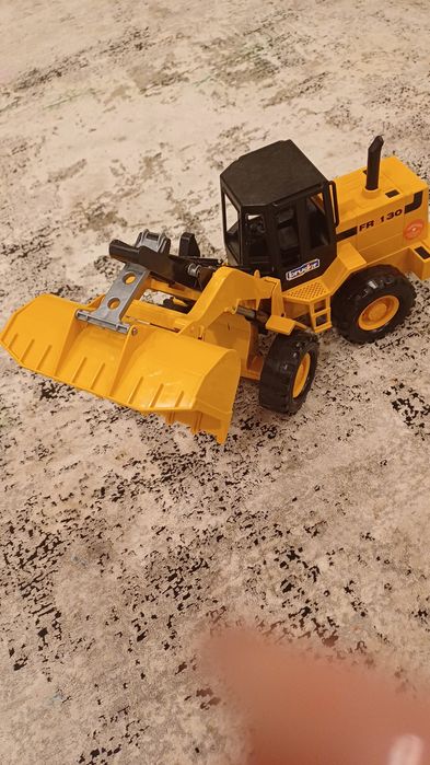 Incarcatorul articulat Bruder FR 130