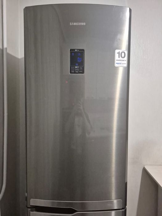 Холодильник Samsung