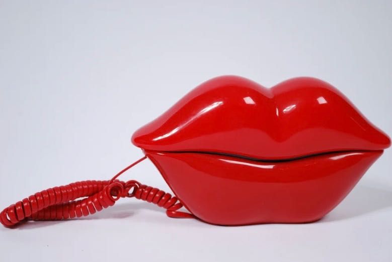 90s жичен телефон RedLips