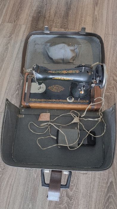 Masina de cusut electrica Podolsk 1980
