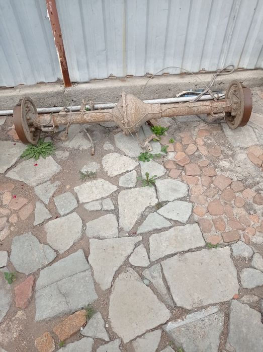 Дверь на автомобиль