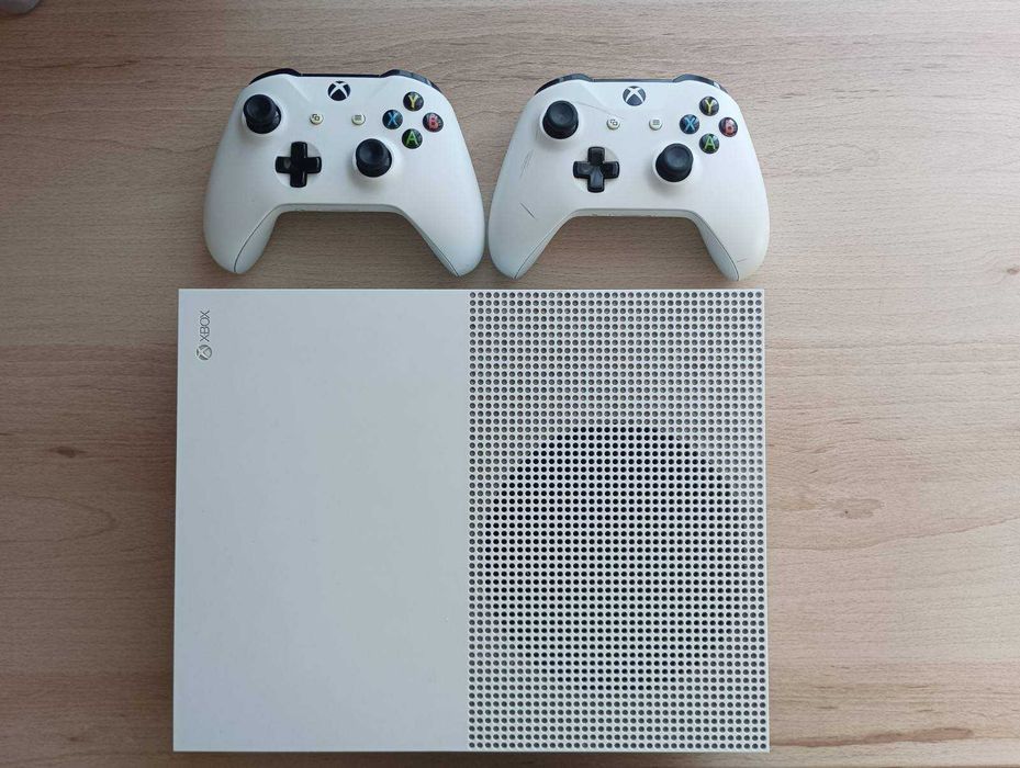 Xbox One S – 1T GB памет – отлично състояние – кутия