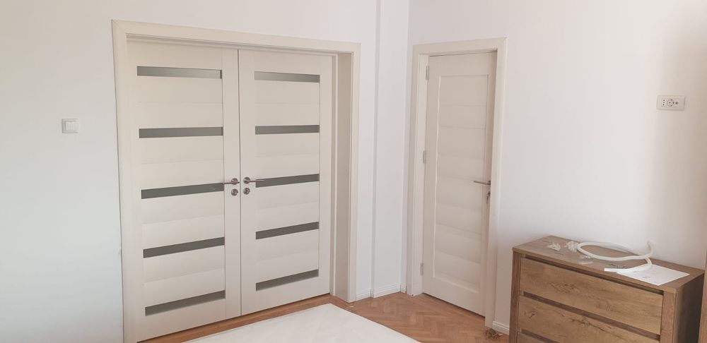 Uși de interior cu montaj și transport contra cost, și uși metalice