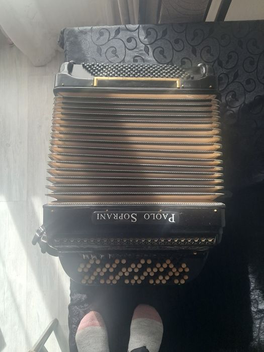 Vînd  armonica sîrbeasca