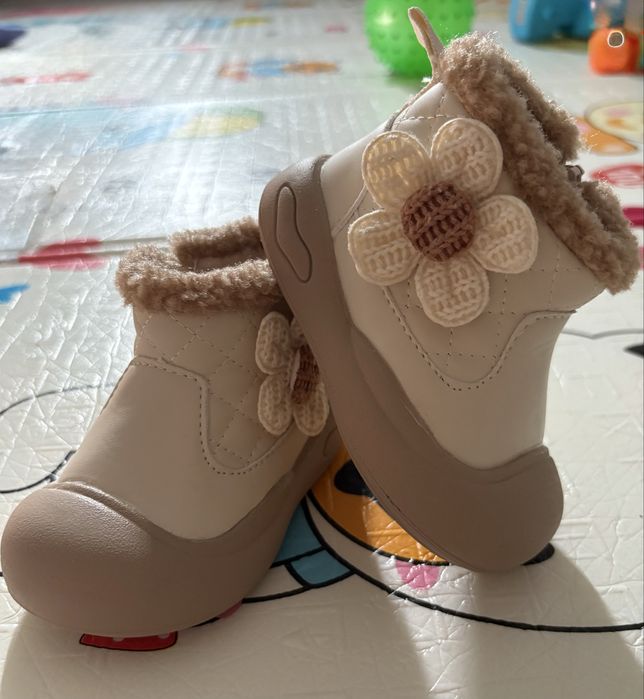 Продам новые детские батинки