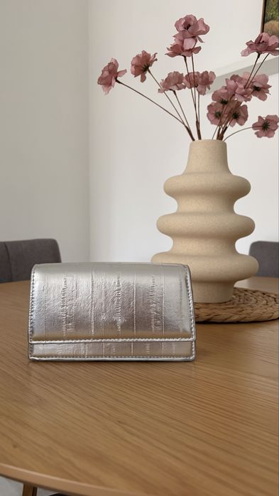 Чанта Манго тип клъч сребриста