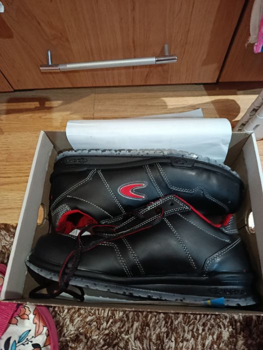 РАботни обувки номер 43