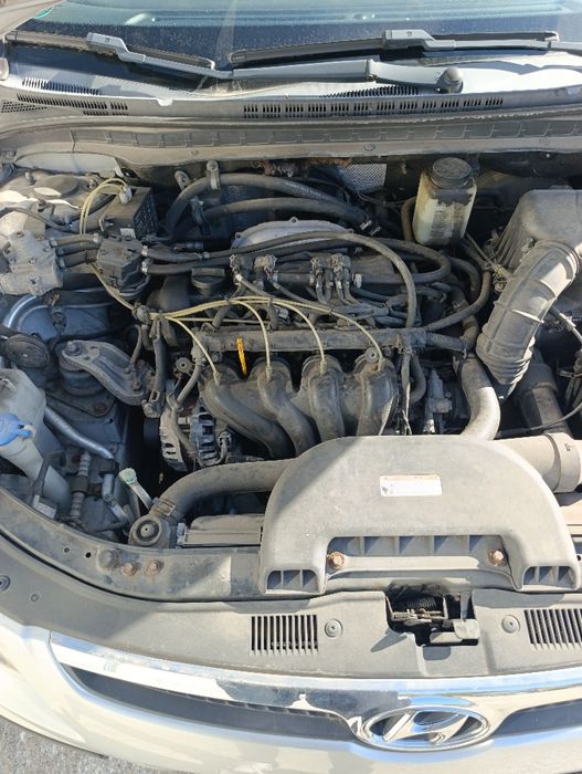 Hyunda i30 1.4 бензин мисля че мотора е за лагери ..