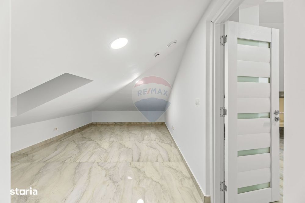 Spațiu comercial de închiriat la mansarda
