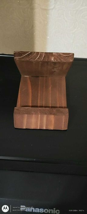 Дървена стойка за телефон