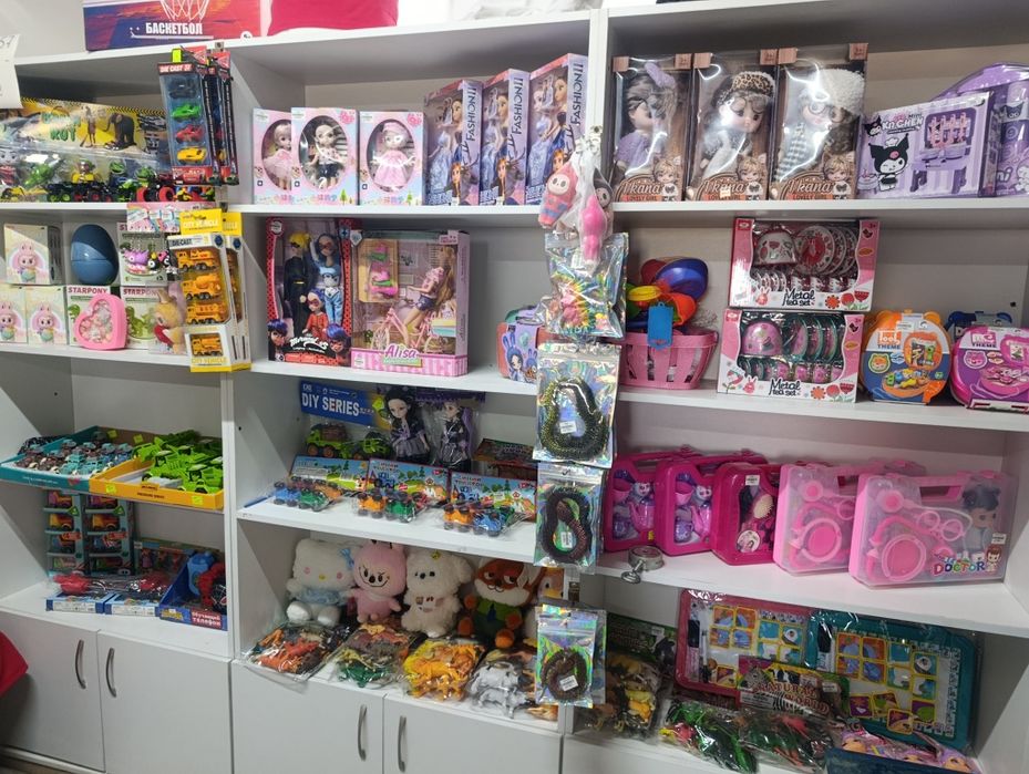 Игрушки разные .