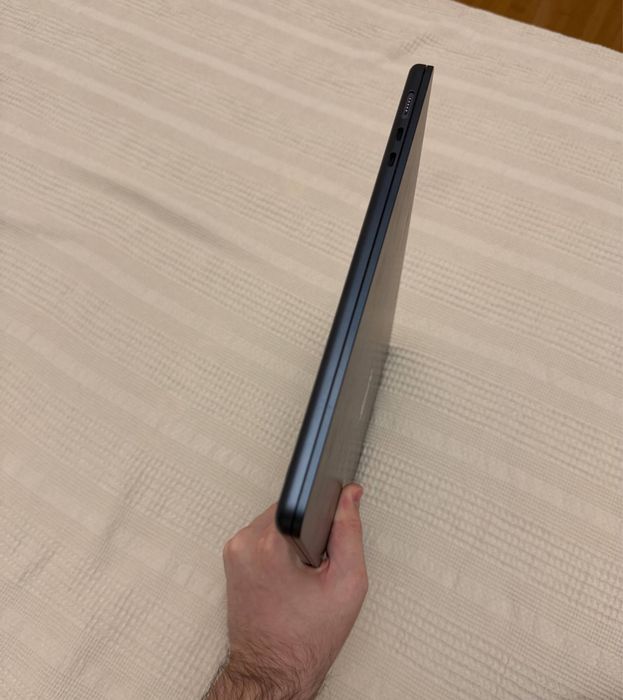 Продам MacBook Air M2 8/512
