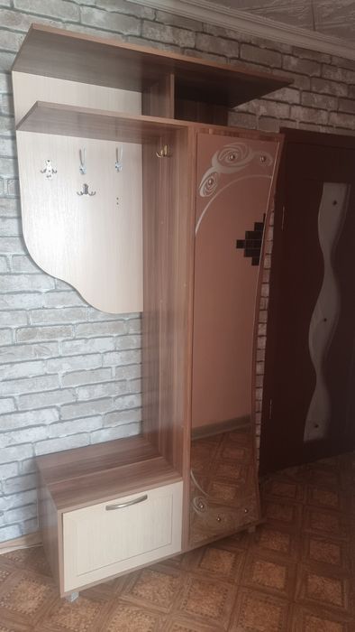 Шкаф- вешалка  в прихожию.