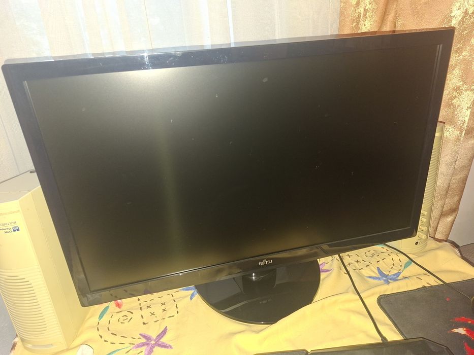 Monitor 24 inch Fujitsu