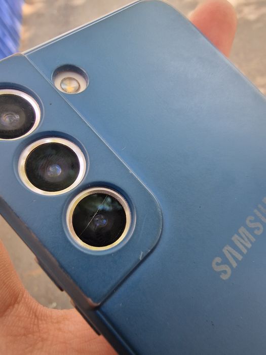 Samsung s22 256/8