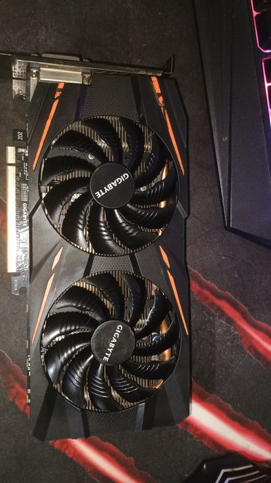 Vând placa video rx 570 4 gb