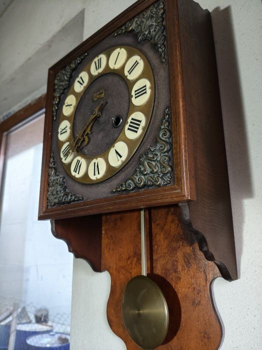 Ceas de perete cu pendul