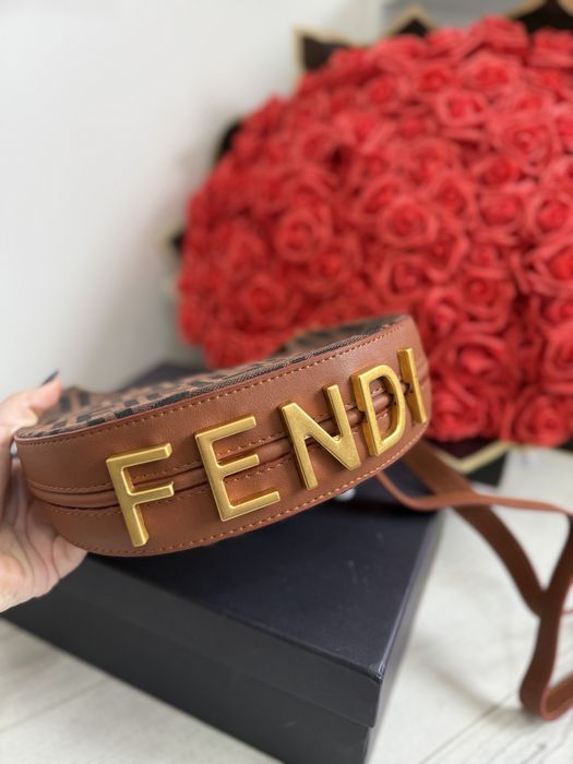 Уникална Fendi чанта
