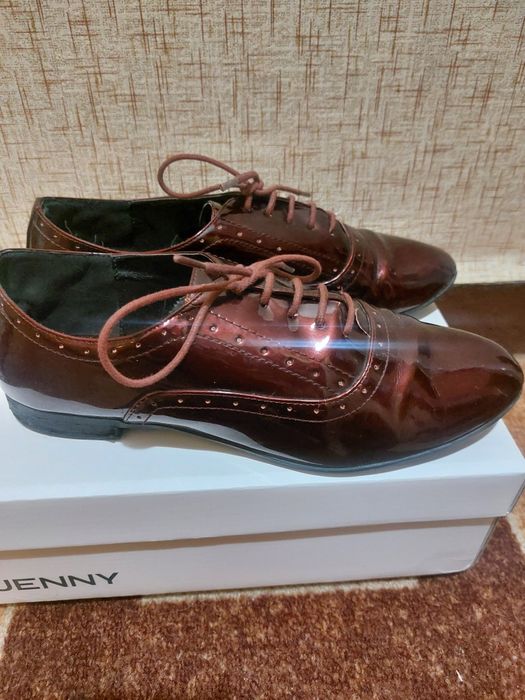 Дамски обувки цвят бордо