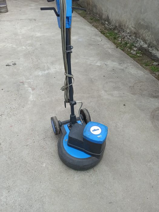 Vind monodiscuri  citește anunțul