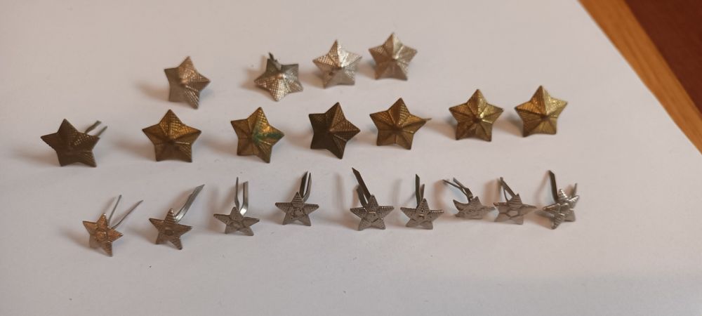 Lot 20 insigne, Detalii în fotografii