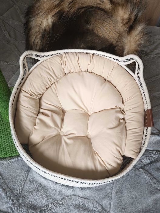 Котешко легло и драскалка